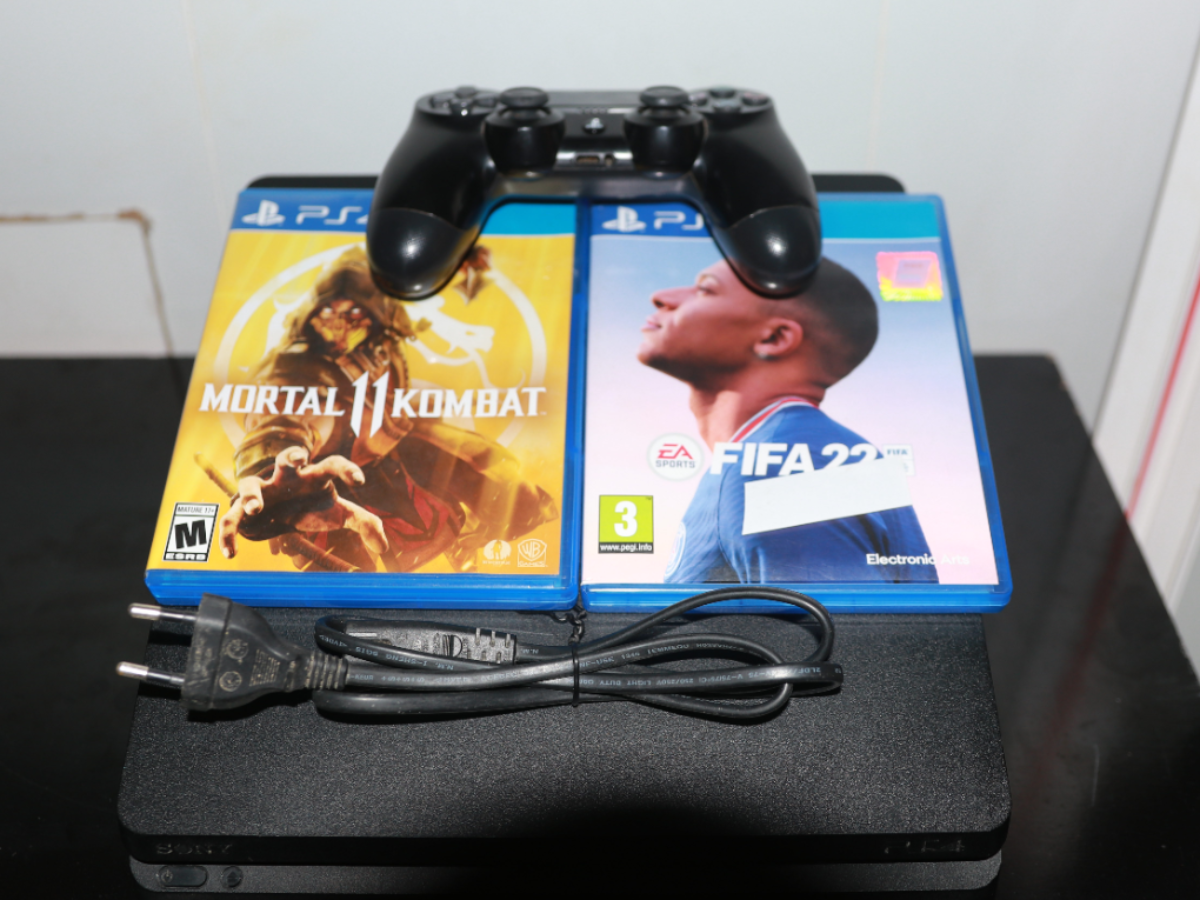 Jogo FIFA 22 PS4/PS5 - Que Rápido Angola - Loja Online